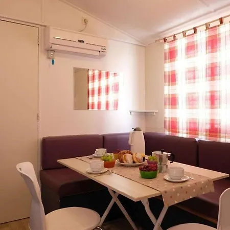 Holiday home In With Terrace And Wi-fi *